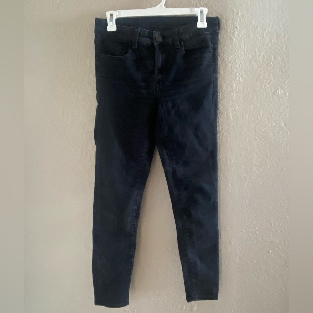 Black AE jeggings stretch court